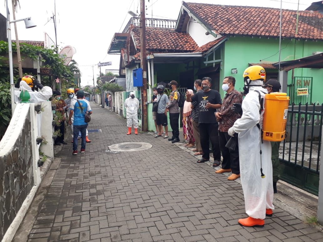 Edukasi Protokol Kesehatan Covid- 19 Dan Peninjauan Shalter di Kampung Lempuyangan